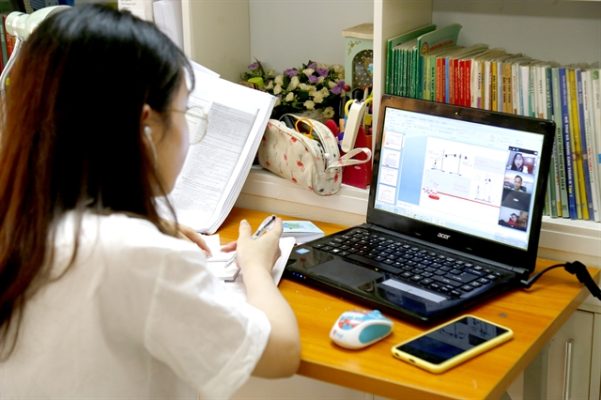 CHỮA ĐỀ THI VSTEP VĂN LANG 11/05/2025 TOPIC: ONLINE LEARNING CHỮA ĐỀ THI VSTEP VĂN LANG B1-B2- Online Learning